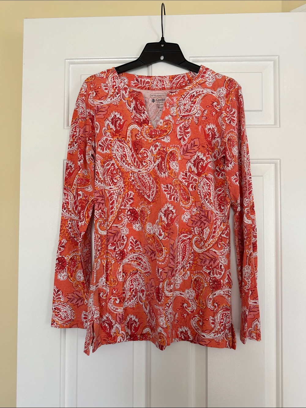 Coolibar UPF 50 Coral and White Paisley Long-Sleeve V-Neck Top small